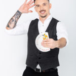 Iluzjonista Mimello podczas występu w województwie zachodniopomorskim